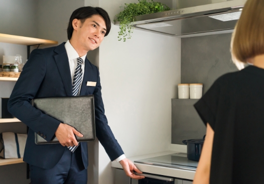 新築マンション営業（モデルルーム案内）